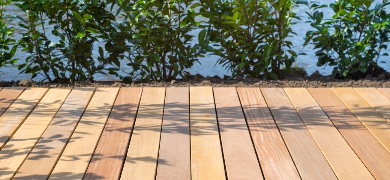 Hoe maak je een houten vlonder?